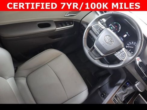 Used 2024 Toyota Sienna XLE w/ XLE Plus Package AWD/4WD image 19