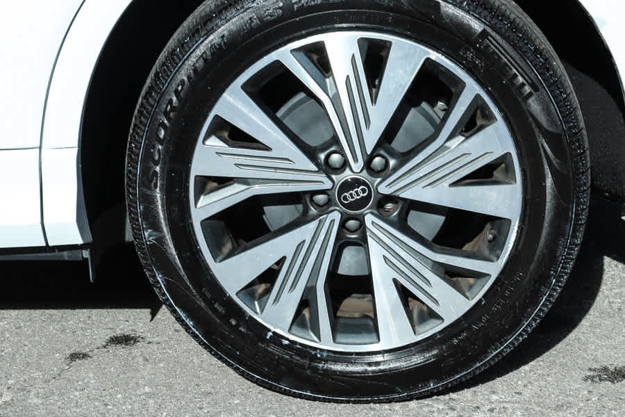 Used 2023 Audi Q4 e-tron Premium Plus RWD image 9