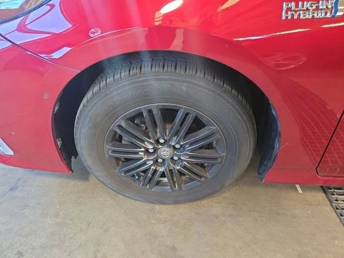 Used 2017 Toyota Prius Prime Advanced image 3