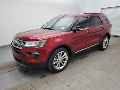 Used 2018 Ford Explorer XLT w/ Equipment Group 202A image 2