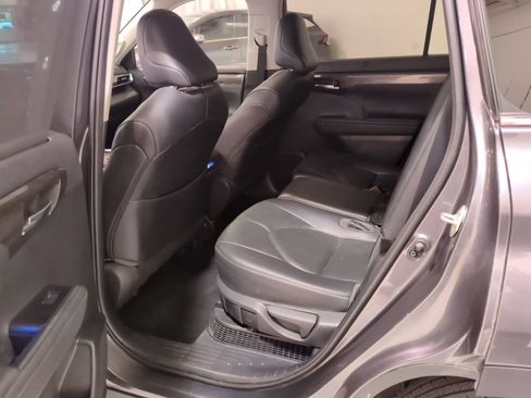 Used 2020 Toyota Highlander Limited image 14