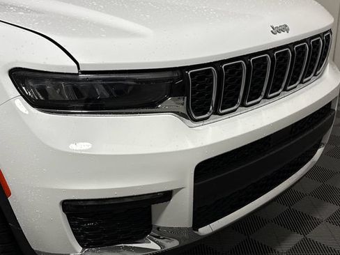Used 2023 Jeep Grand Cherokee L Limited AWD/4WD image 12