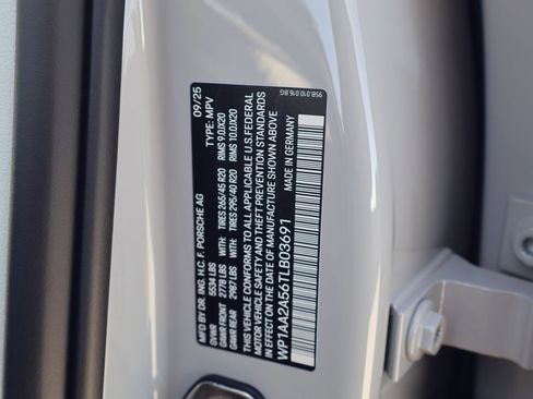 New 2026 Porsche Macan image 29