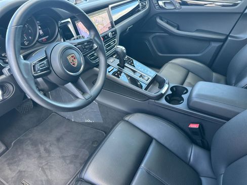 Used 2025 Porsche Macan image 4