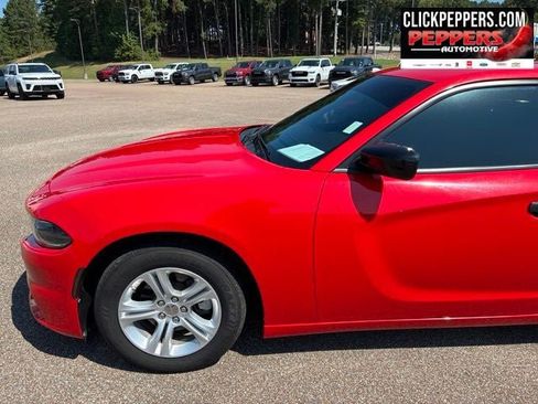 Used 2022 Dodge Charger SXT RWD image 2