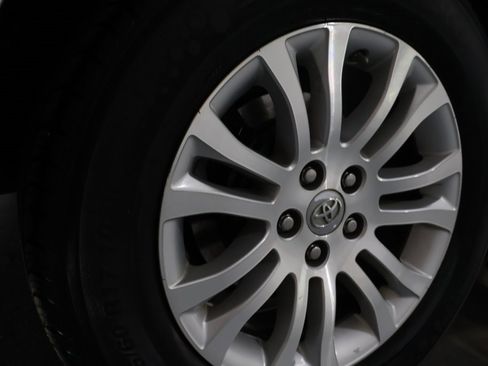 Used 2017 Toyota Sienna XLE image 27