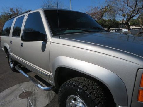 Used 1999 GMC Suburban 2500 w/ Marketing Opt Pkg 3 image 9