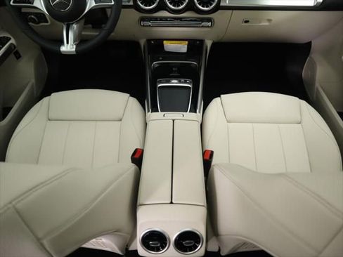 New 2026 Mercedes-Benz GLB 250 image 18