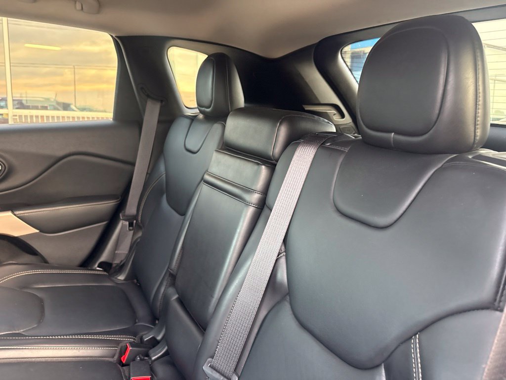 Used 2017 Jeep Cherokee Limited AWD/4WD image 34