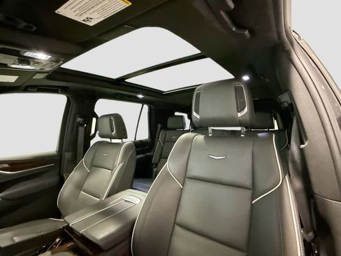 Used 2022 Cadillac Escalade Premium Luxury image 21