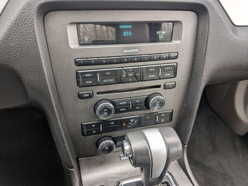 Used 2010 Ford Mustang Convertible image 11