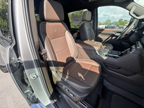 New 2026 GMC Sierra 3500 Denali w/ Denali Reserve Package AWD/4WD image 26