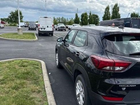 Used 2021 Chevrolet TrailBlazer LS FWD image 5