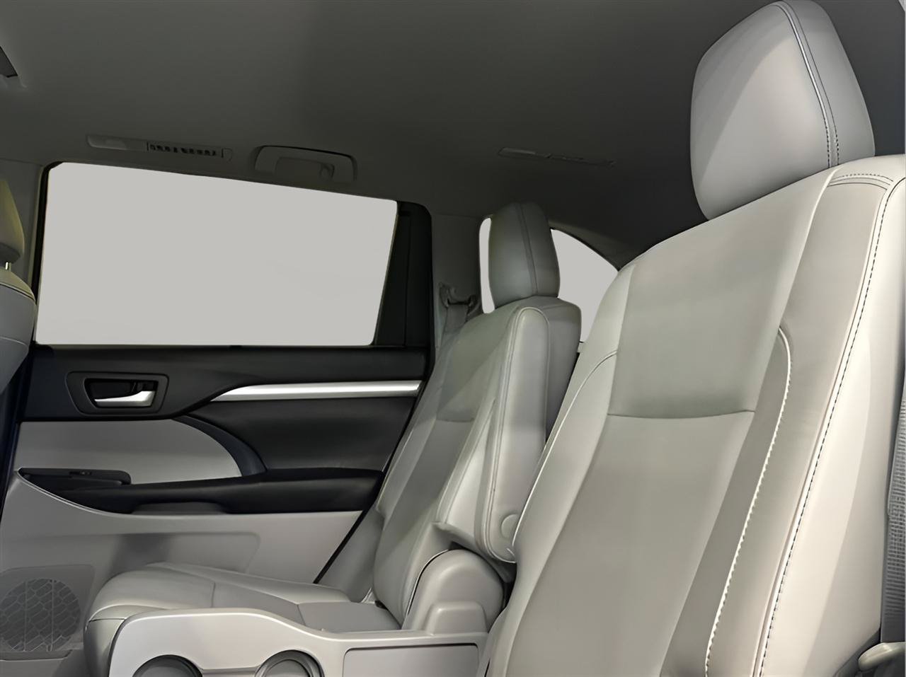 Used 2017 Toyota Highlander XLE AWD/4WD image 10