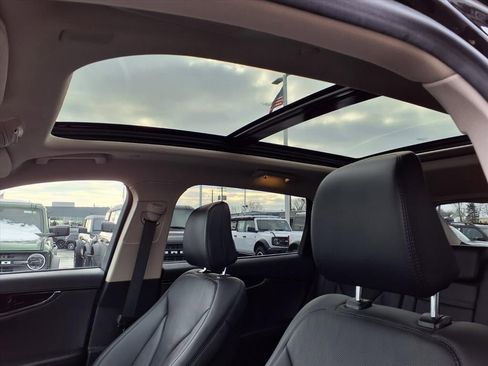 Used 2022 Lincoln Nautilus Reserve w/ Equipment Group 201A image 15