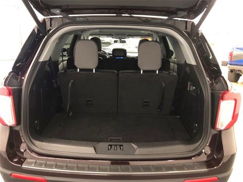 Used 2022 Ford Explorer XLT w/ Equipment Group 202A image 8