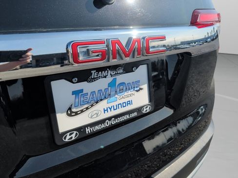 Used 2023 GMC Acadia SLE image 14