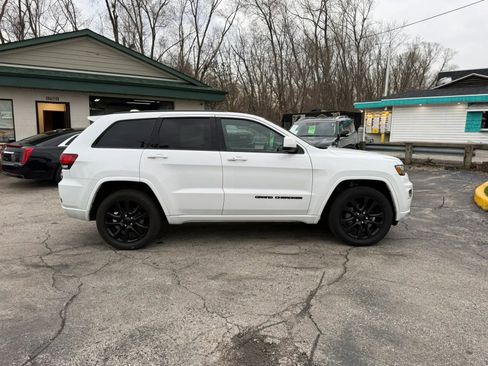 Used 2019 Jeep Grand Cherokee Altitude image 6