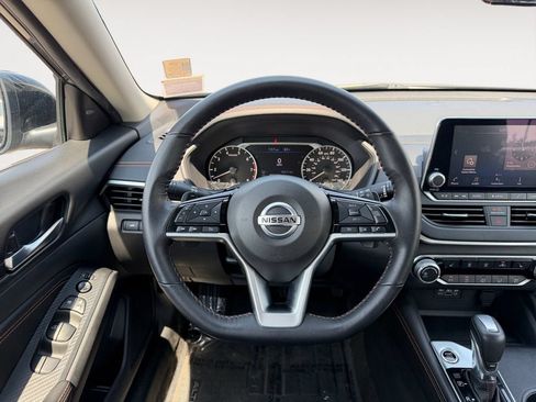 Used 2021 Nissan Altima 2.5 SR w/ SR Premium Package AWD/4WD image 13