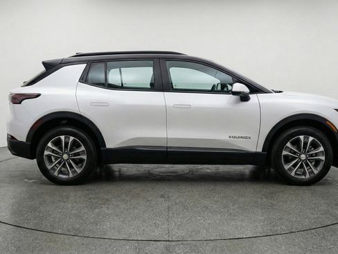 Used 2025 Chevrolet Equinox LT FWD image 11