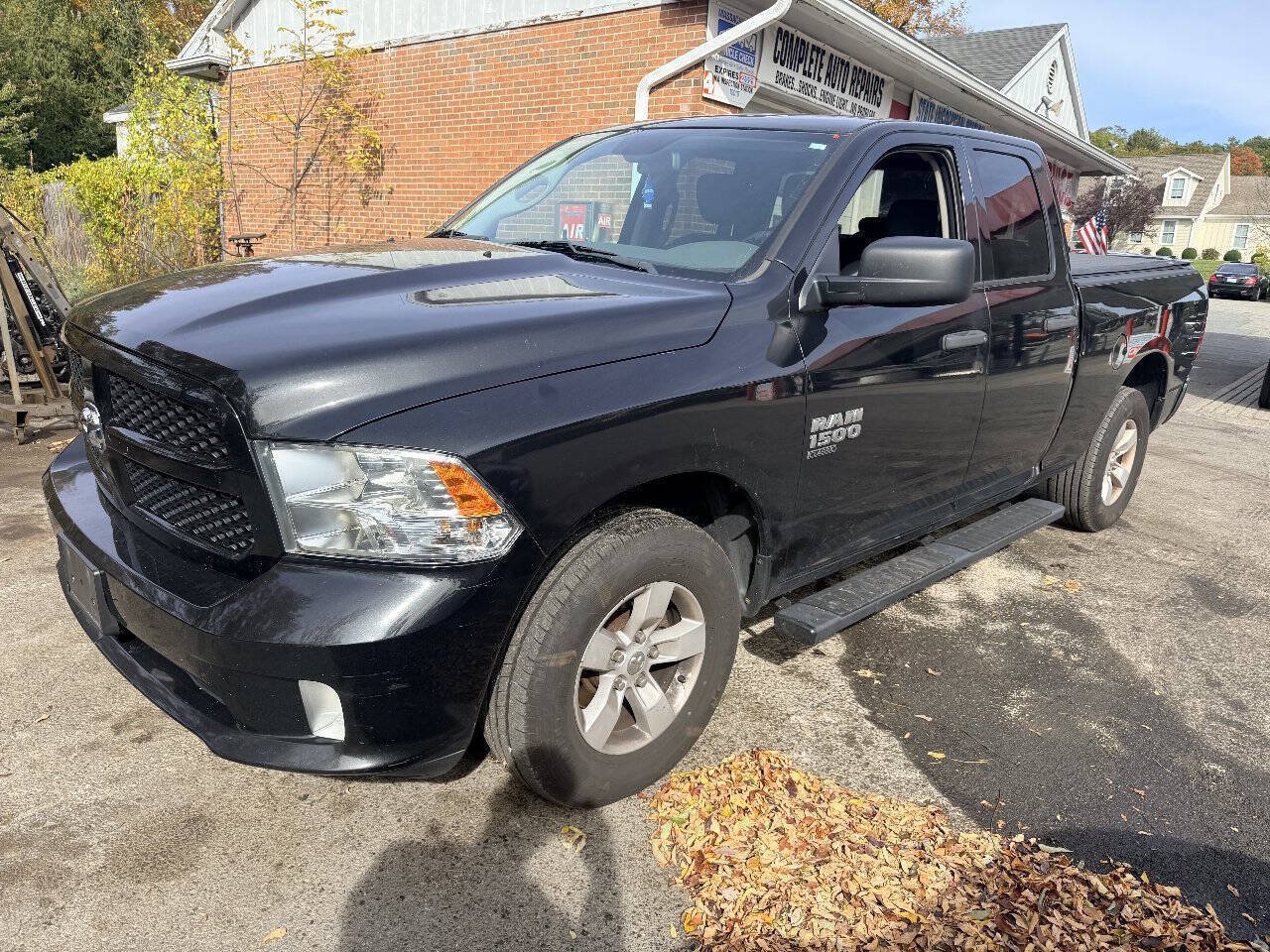Used 2019 RAM 1500 Express AWD/4WD image 2