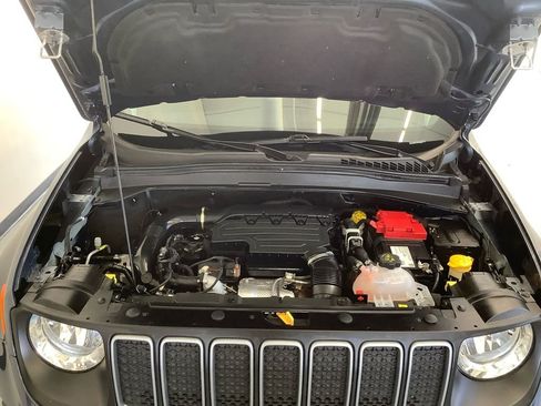 Used 2023 Jeep Renegade Latitude AWD/4WD image 21