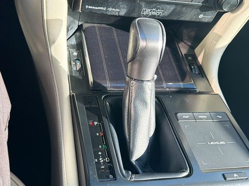 Used 2022 Lexus GX 460 Premium w/ Accessory Package AWD/4WD image 17