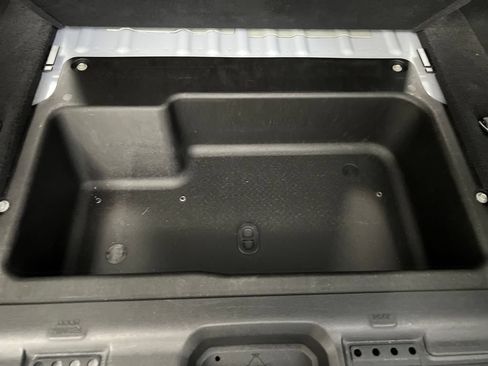 Used 2025 Jeep Wrangler Unlimited Sahara AWD/4WD image 36