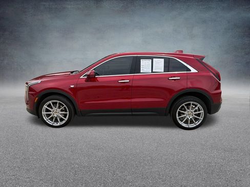 Used 2024 Cadillac XT4 Luxury w/ Cold Weather Package FWD image 2