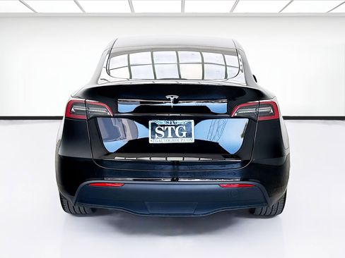Used 2024 Tesla Model Y Long Range RWD image 5