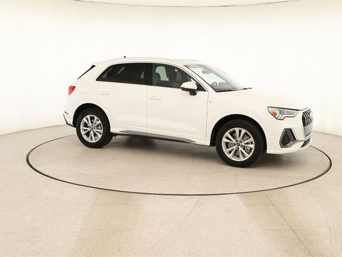Certified 2025 Audi Q3 2.0T Premium w/ Convenience Package image 9