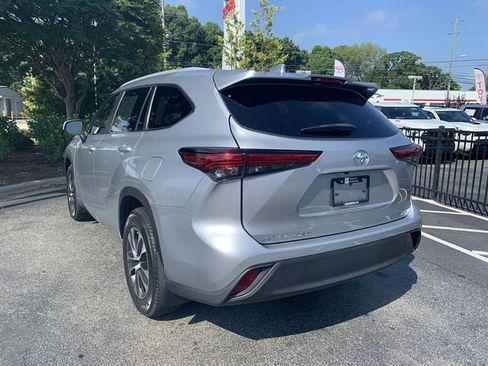 Used 2023 Toyota Highlander XLE FWD image 6