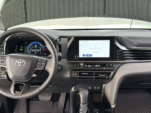 Used 2026 Toyota Camry LE w/ Convenience Package image 9