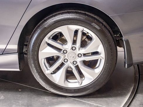 Used 2019 Honda Accord LX image 9