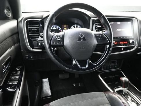 Used 2020 Mitsubishi Outlander LE FWD image 12
