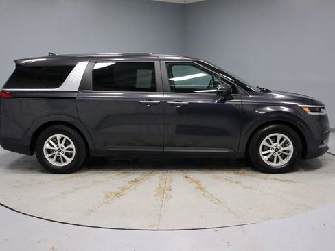 Used 2024 Kia Carnival LX image 12