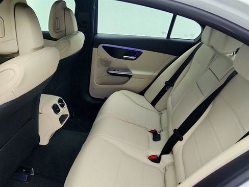 Used 2025 Mercedes-Benz C 300 4MATIC Sedan image 18