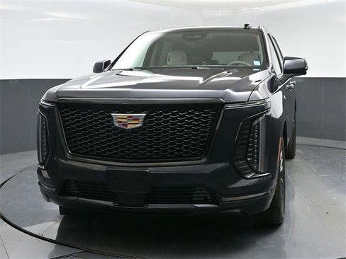 Certified 2025 Cadillac Escalade Sport Platinum image 1