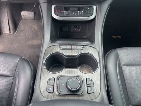 Used 2022 GMC Acadia SLT w/ Technology Package image 17