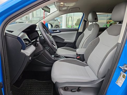 Certified 2022 Volkswagen Taos SE image 10