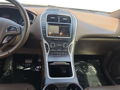 Used 2017 Lincoln MKX Reserve w/ Lincoln MKX Climate Package FWD image 11