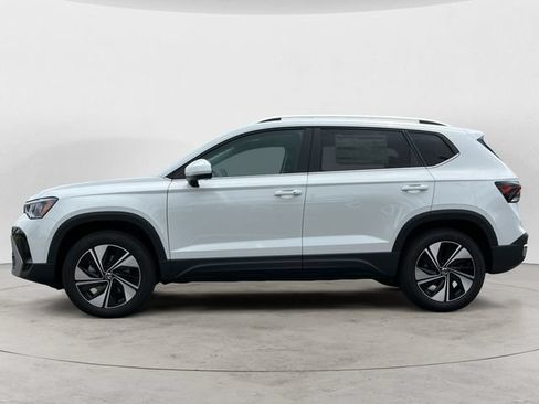 Certified 2025 Volkswagen Taos SE w/ Panoramic Sunroof Package AWD/4WD image 2