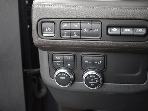Used 2021 GMC Yukon XL Denali w/ Denali Premium Package AWD/4WD image 23