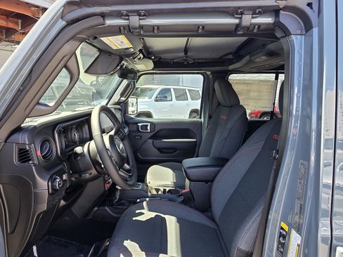 New 2026 Jeep Gladiator Rubicon w/ Steel Power Dome Hood Package AWD/4WD image 12