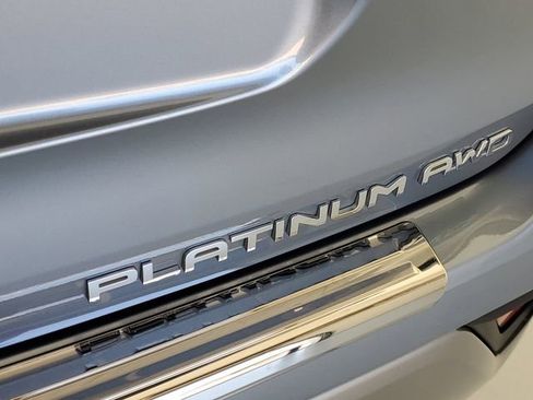 Used 2022 Toyota Highlander Platinum AWD/4WD image 10