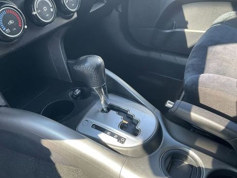 Used 2011 Mitsubishi Outlander ES image 23