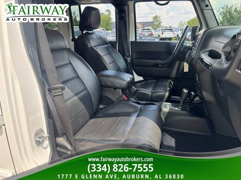 Used 2012 Jeep Wrangler Unlimited Sahara AWD/4WD image 12