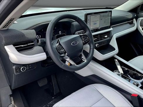 New 2026 Ford Explorer Platinum image 7