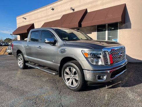 Used 2017 Nissan Titan SL AWD/4WD image 3