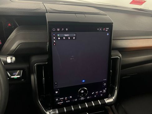 Used 2025 GMC Yukon XL Denali image 14